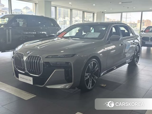 BMW 7 series 2024 Серебристо-серый из Китая, фото 4