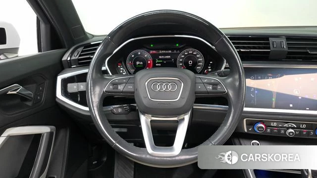 Audi Q3 (F3) 2023 Белый из Кореи, фото 5