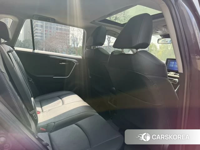 Toyota RAV4 2022 Черный из Китая, фото 4