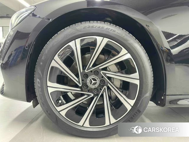 Mercedes-Benz E-Class 2025 Черный из Китая, фото 4