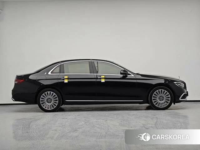 Mercedes-Benz E-Class 2023 Черный из Китая, фото 4