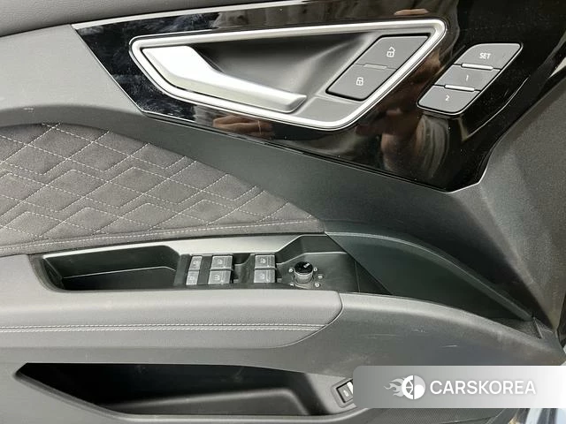 Audi Q4 2024 Синий из Китая, фото 4