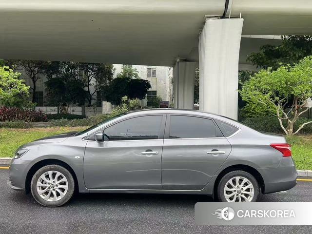 Nissan Sylphy 2023 Серебристо-серый из Китая, фото 4