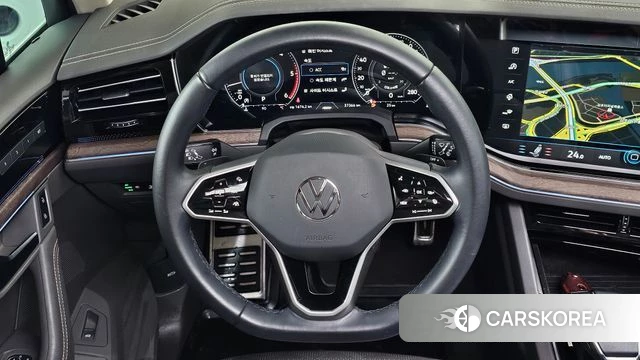 Volkswagen Touareg 3rd generation 2023 Серебряный из Кореи, фото 4