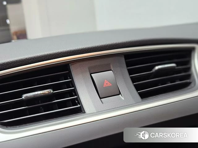 Nissan Sylphy 2025 Белый из Китая, фото 4