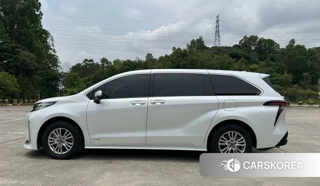 Toyota Sienna 2022 Белый из Китая, фото 4
