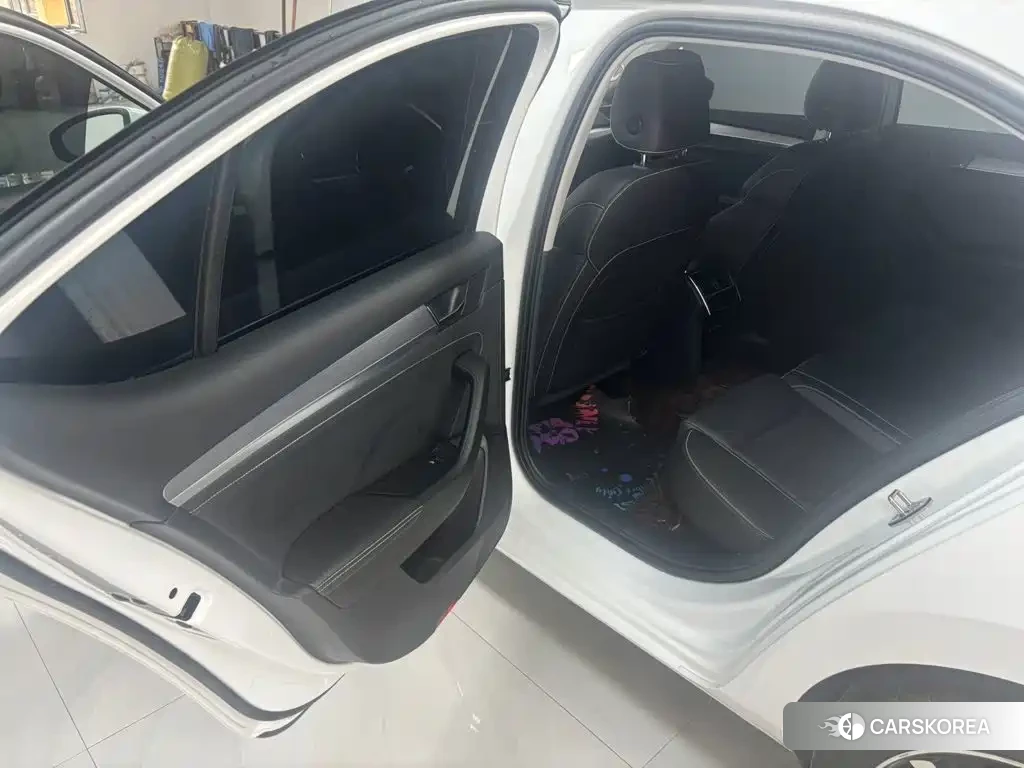 Skoda Superb 2023 Белый из Китая, фото 4