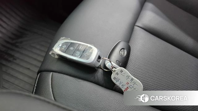 Hyundai Staria 2023 Белый из Кореи, фото 4