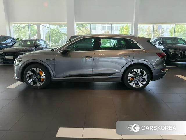 Audi e-tron 2022 Темно-серый из Китая, фото 4