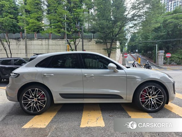 Porsche Macan 2023 Серебристо-серый из Кореи, фото 5