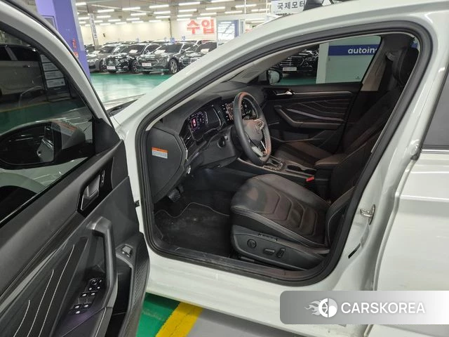 Volkswagen 7th Generation of Jetta 2023 Белый из Кореи, фото 4