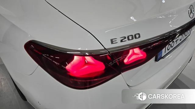 Mercedes-Benz E-Class W214 2026 Белый из Кореи, фото 4