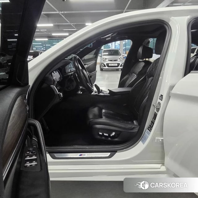 BMW 5 Series (G30) 2018 Белый из Кореи, фото 4
