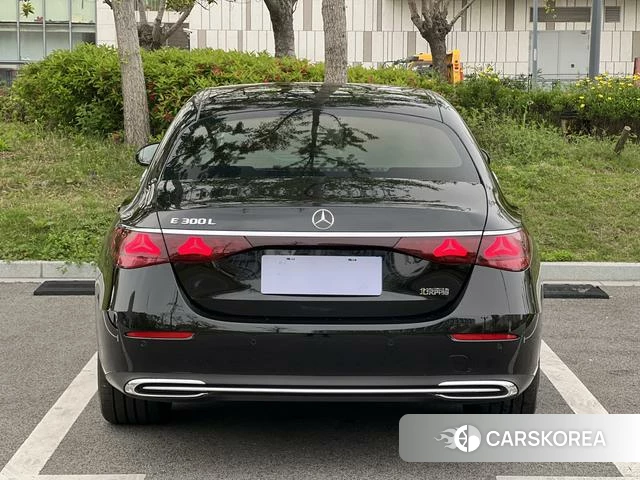 Mercedes-Benz E-Class 2024 Черный из Китая, фото 4