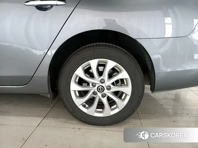 Nissan Sylphy 2025 Темно-серый из Китая, фото 4