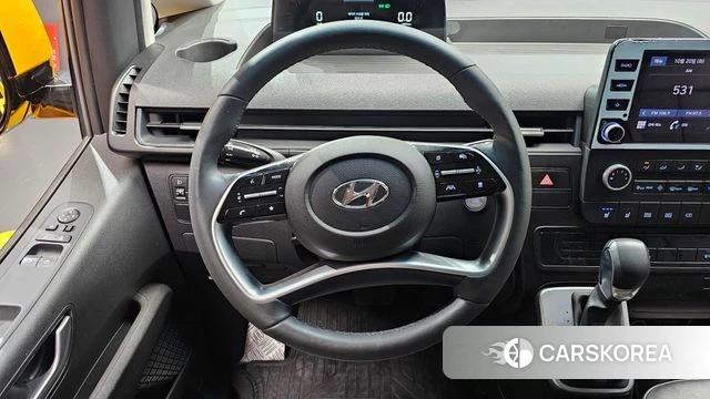 Hyundai Staria 2023 Желтый из Кореи, фото 4
