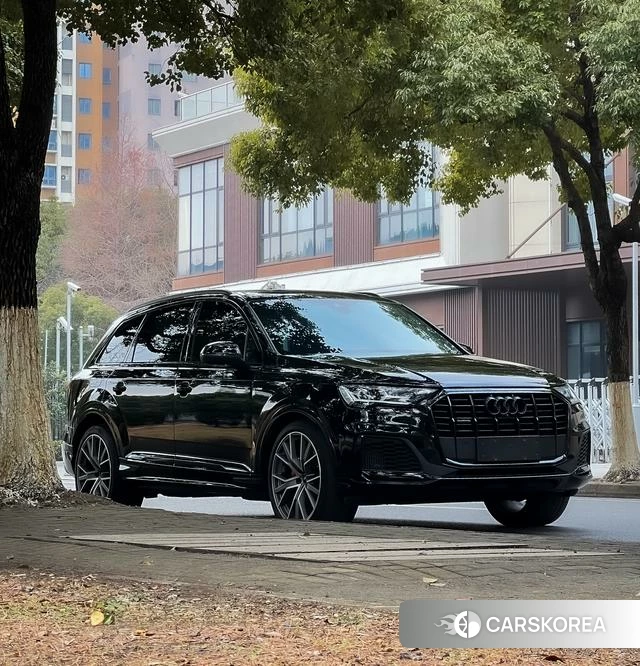 Audi Q7 2023 Черный из Китая, фото 4