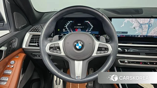 BMW X7 (G07) 2023 Светло-серебряный цвет из Кореи, фото 4
