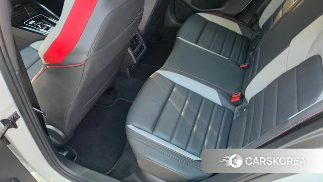 Volkswagen Golf 8th Generation 2024 Белый из Кореи, фото 4