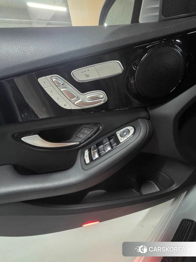 Mercedes-Benz C-Class W205 2019 Серебряный из Кореи, фото 4