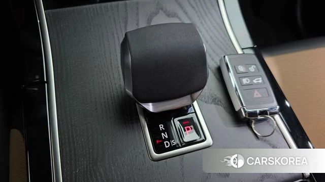 Land Rover Range Rover Velar 2026 Песочный из Кореи, фото 4