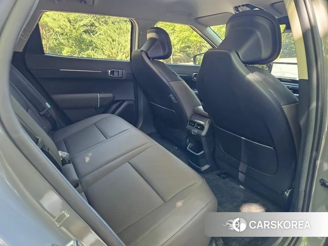 Kia EV4 2025 Серебристо-серый из Кореи, фото 4
