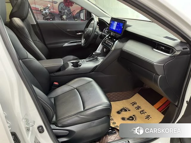 Toyota Harrier 2023 Белый из Китая, фото 4