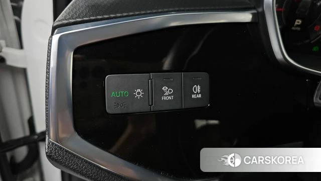 Audi Q3 (F3) 2024 Белый из Кореи, фото 4
