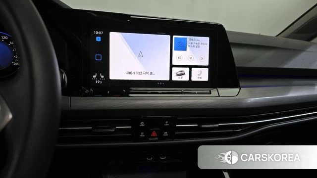 Volkswagen Golf 8th Generation 2023 Белый из Кореи, фото 4