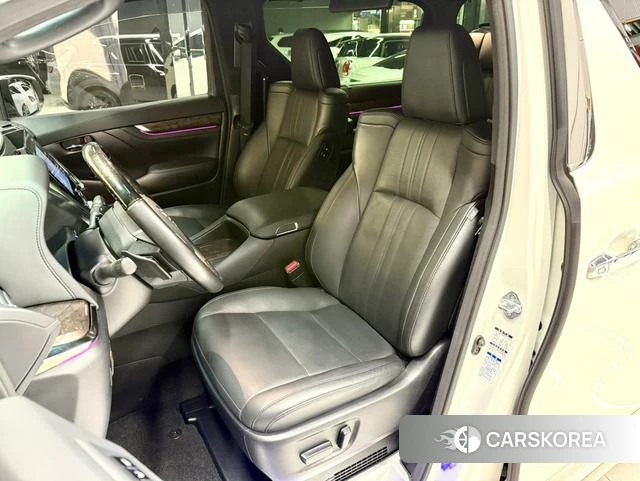 Toyota Alphard 2022 Белый из Китая, фото 4