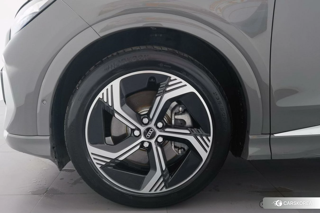 Audi Q4 2023 Темно-серый из Китая, фото 4