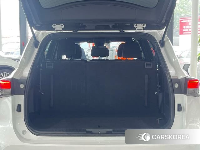 Toyota Crown 2021 Белый из Китая, фото 4