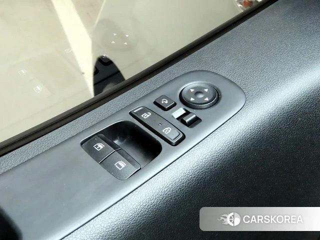 Hyundai Staria 2022 Белый из Кореи, фото 4