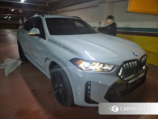 BMW X6 (G06) 2026 Светло-серебряный цвет из Кореи, фото 4