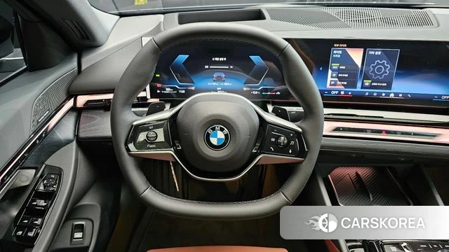 BMW 5 Series (G60) 2026 Черный из Кореи, фото 4