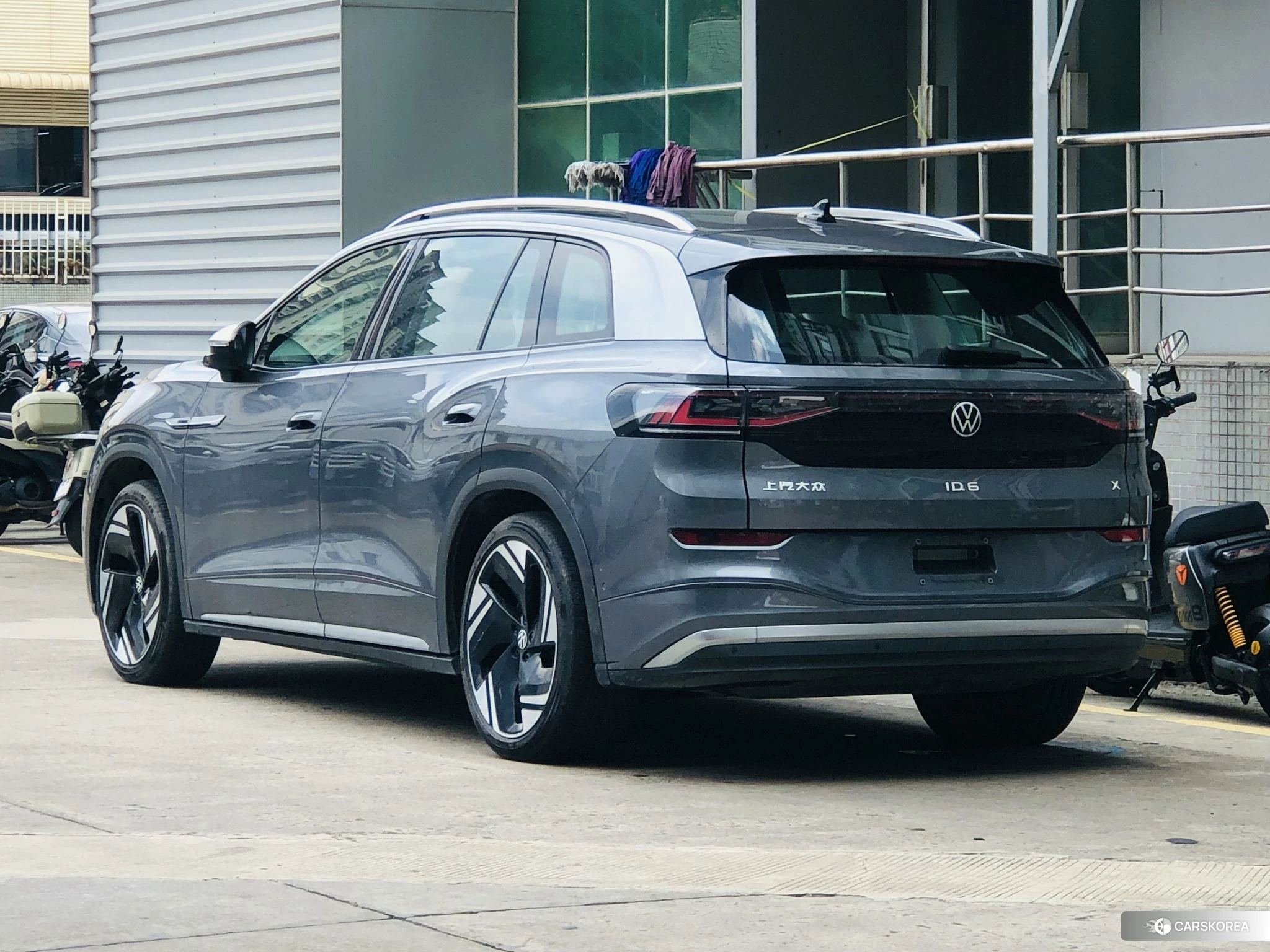 Volkswagen ID.6 X 2023 Темно-серый из Китая, фото 4