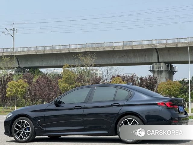 BMW 5 series 2023 Черный из Китая, фото 4