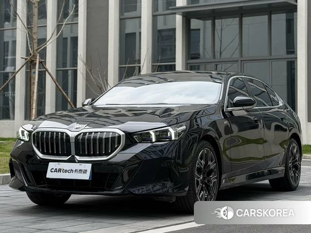 BMW 5 series 2026 Черный из Китая, фото 4