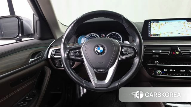 BMW 5 Series (G30) 2018 Серебристо-серый из Кореи, фото 4