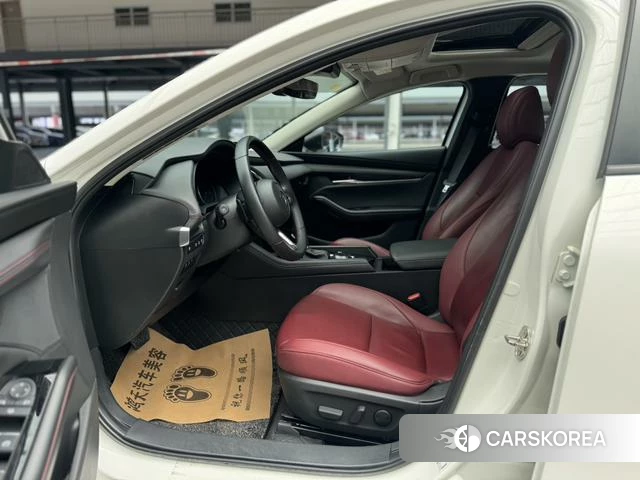 Mazda 3 2024 Белый из Китая, фото 4