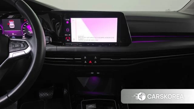 Volkswagen Golf 8th Generation 2023 Белый из Кореи, фото 4
