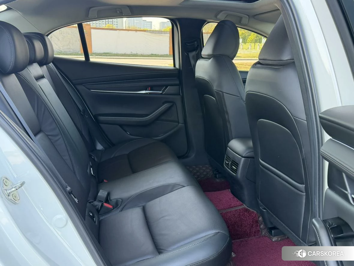 Mazda 3 2021 Белый из Китая, фото 4