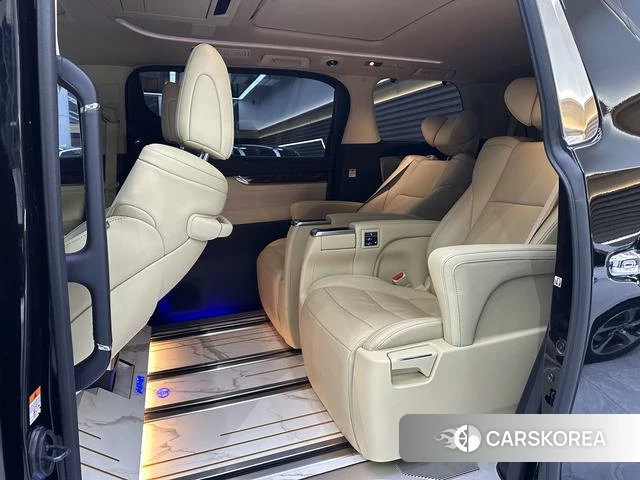 Toyota Alphard 2023 Черный из Китая, фото 4