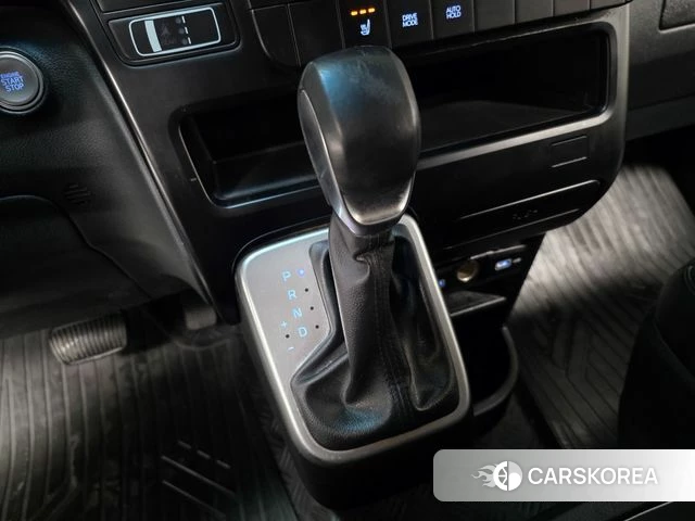 Hyundai Staria 2023 Серебряный из Кореи, фото 4