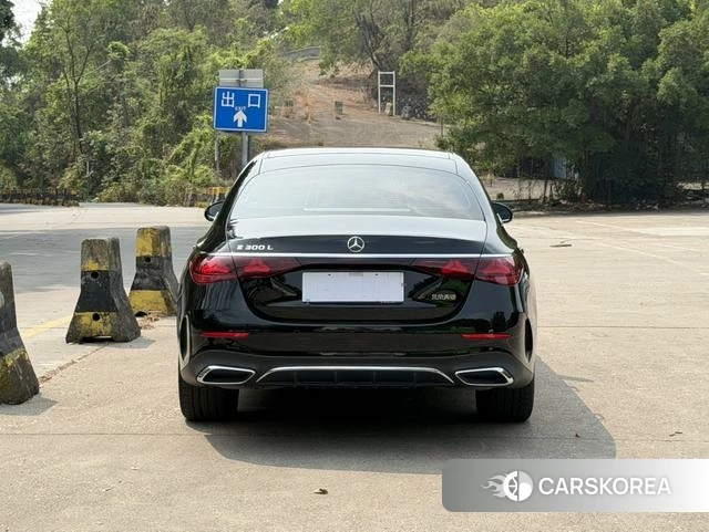 Mercedes-Benz E-Class 2025 Черный из Китая, фото 4