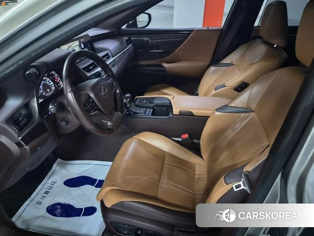 Lexus ES300h 7th generation 2019 Песочный из Кореи, фото 4
