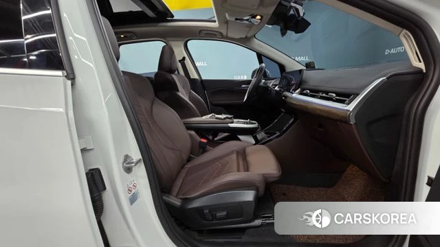BMW 2 Series Active Tourer (U06) 2024 Белый из Кореи, фото 4
