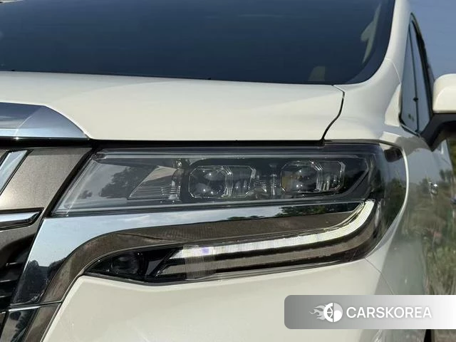 Toyota Alphard 2021 Белый из Китая, фото 4
