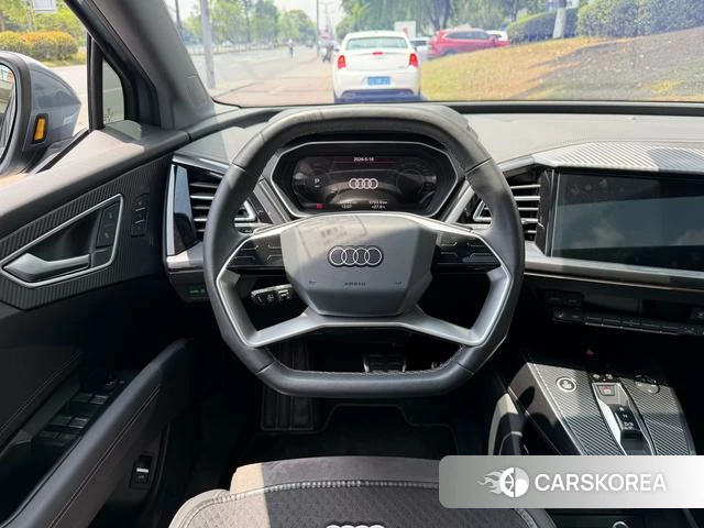 Audi Q4 2023 Темно-серый из Китая, фото 4