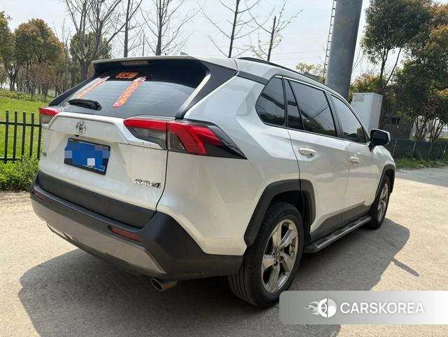 Toyota RAV4 2022 Белый из Китая, фото 4